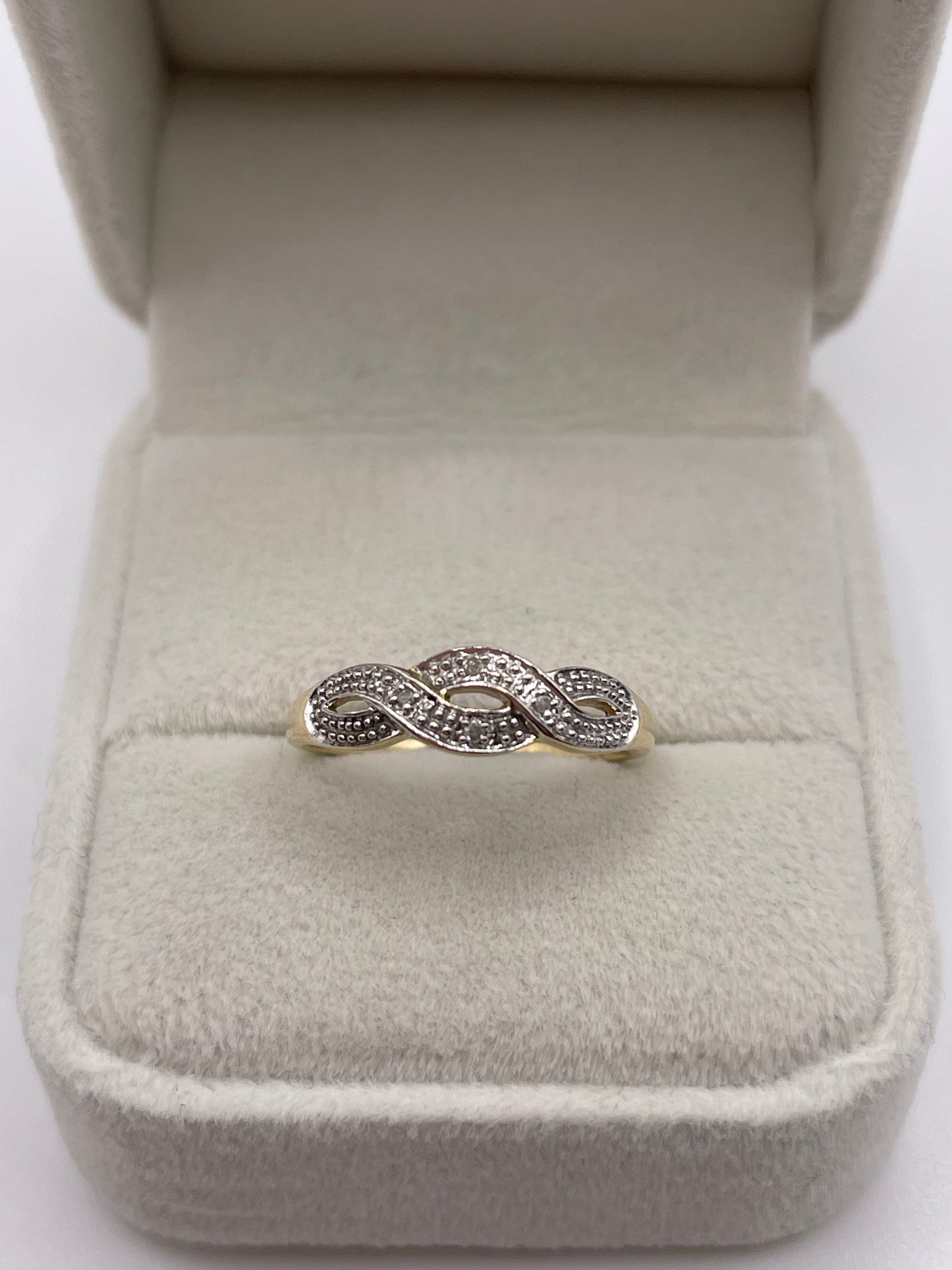 9ct gold diamond ring