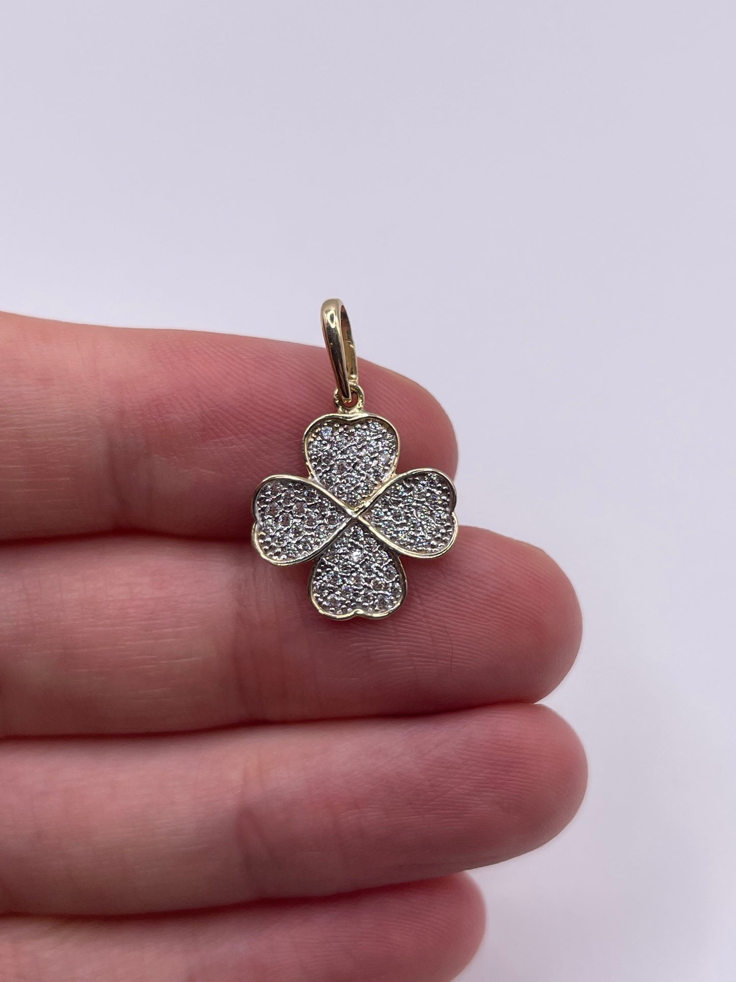 9ct gold cz 4 leaf clover pendant