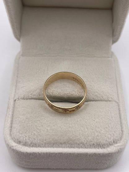 9ct gold patterned ring
