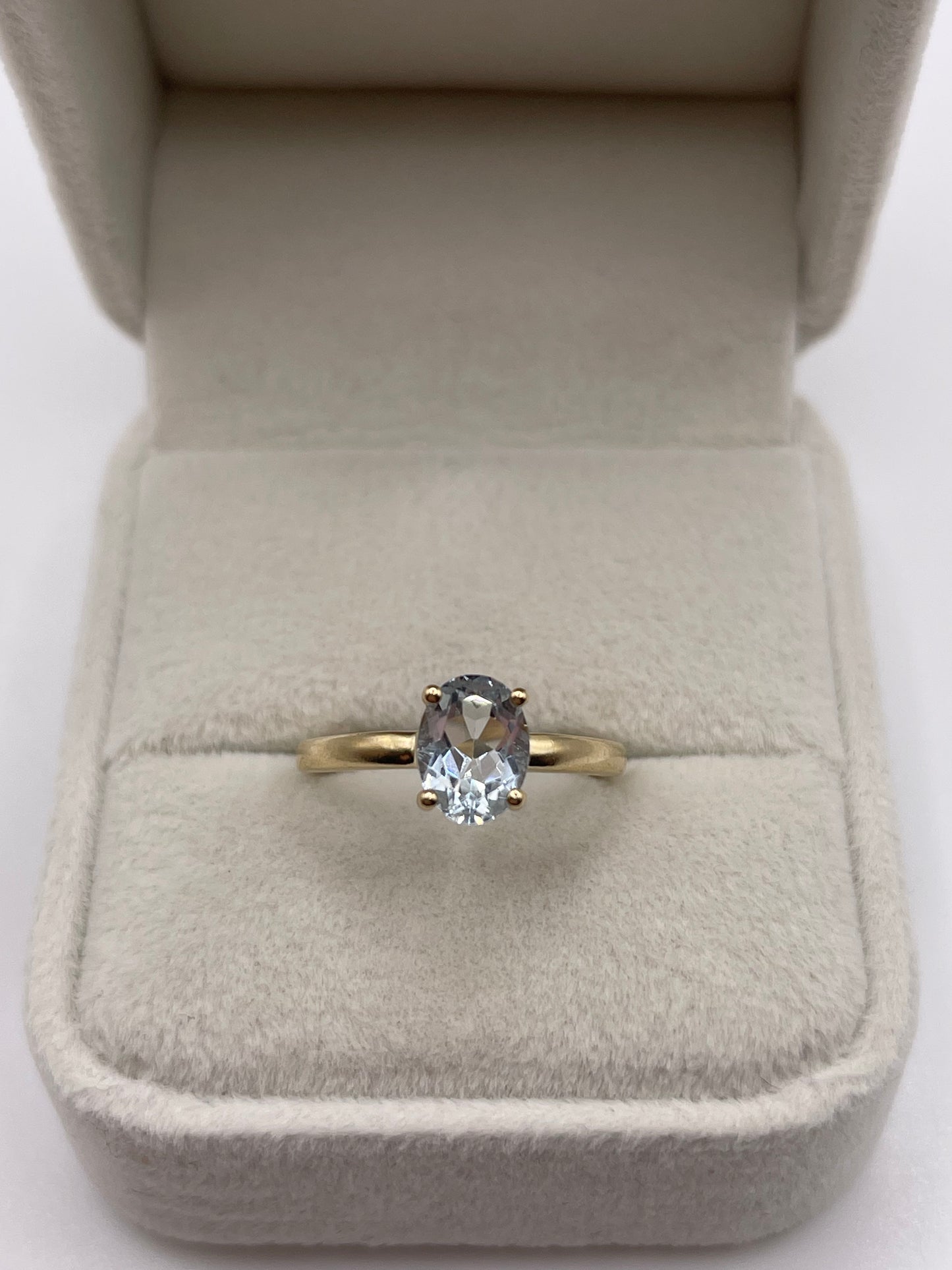 9ct gold aquamarine ring