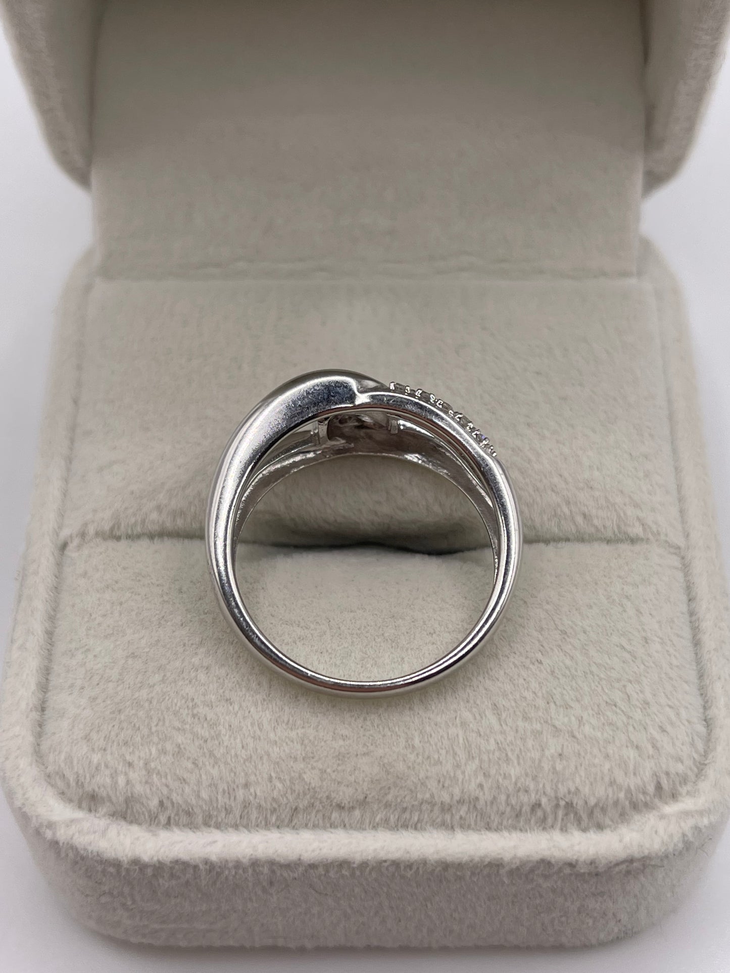9ct white gold diamond cluster ring