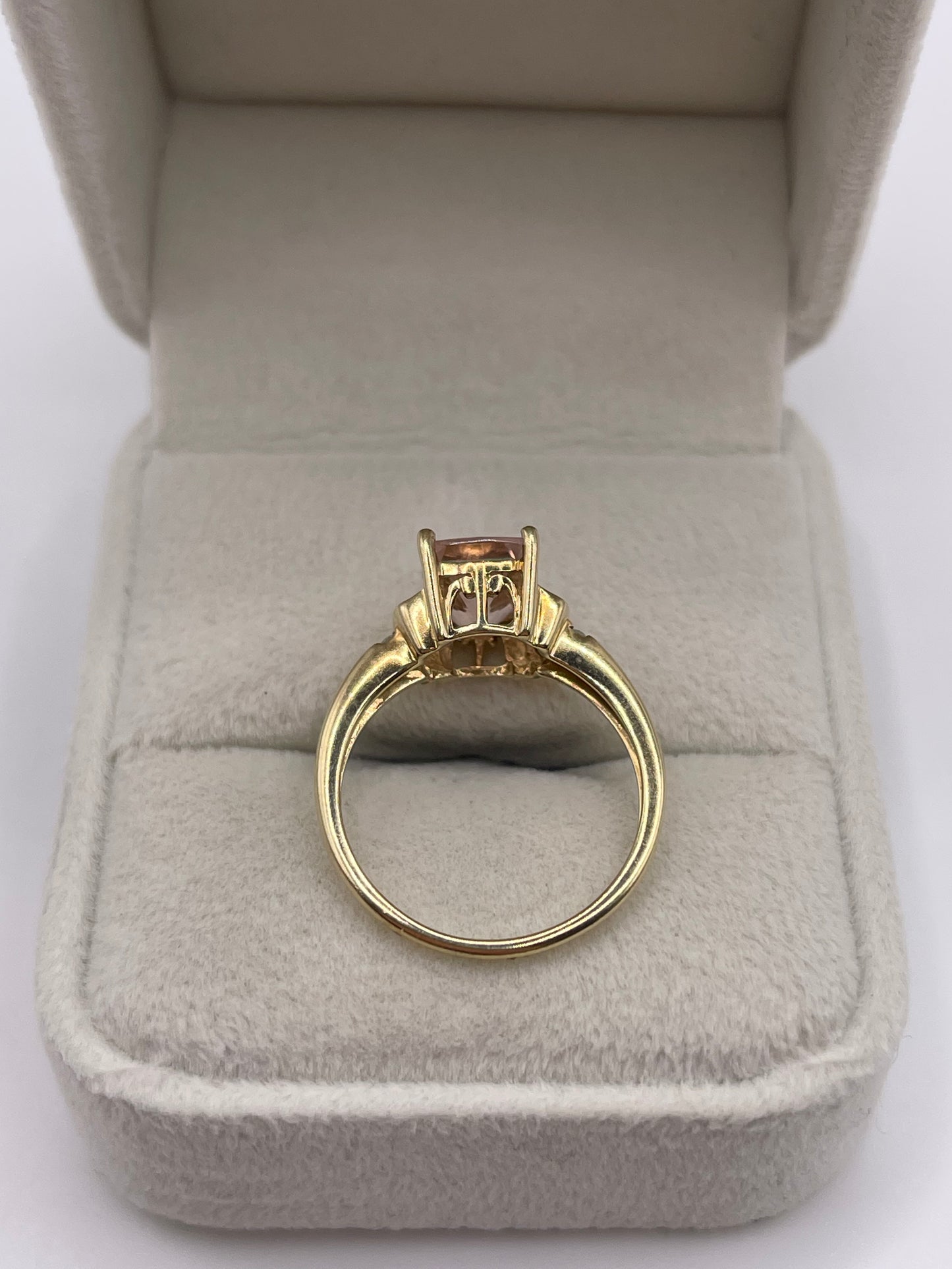 9ct gold morganite and diamond ring