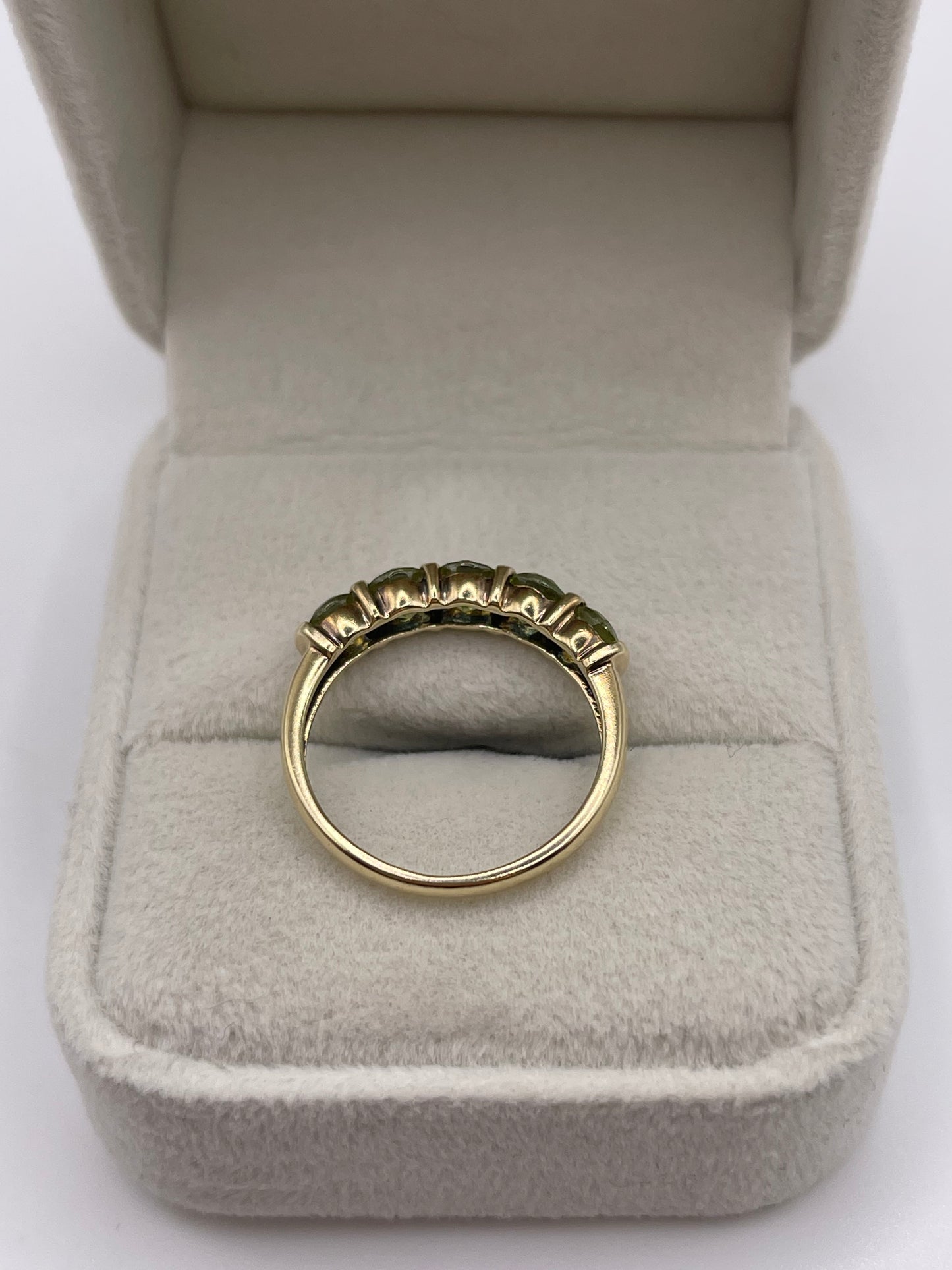 9ct gold peridot ring