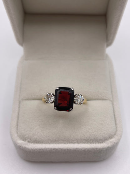 18ct gold garnet and diamond ring