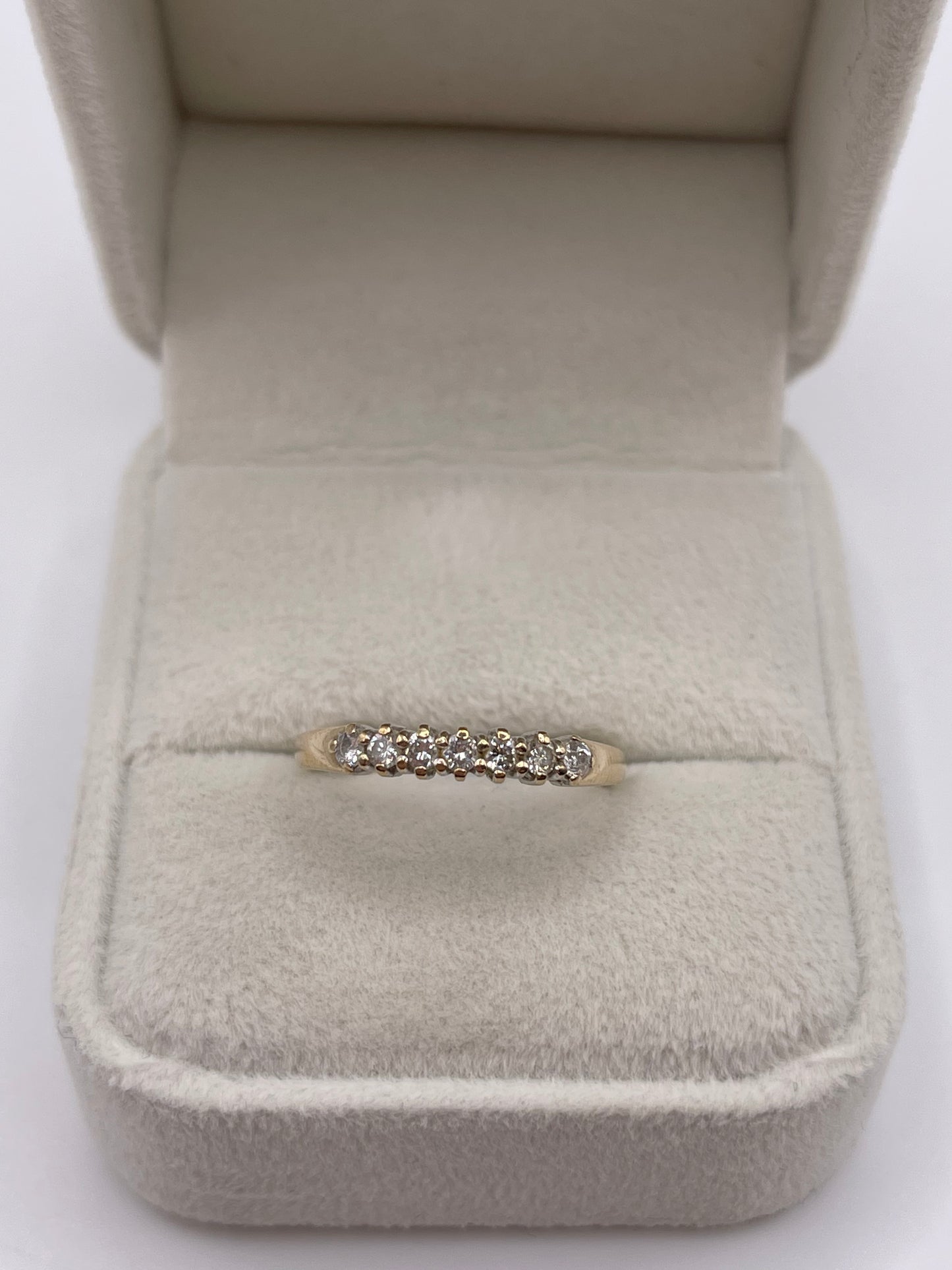 9ct gold diamond ring