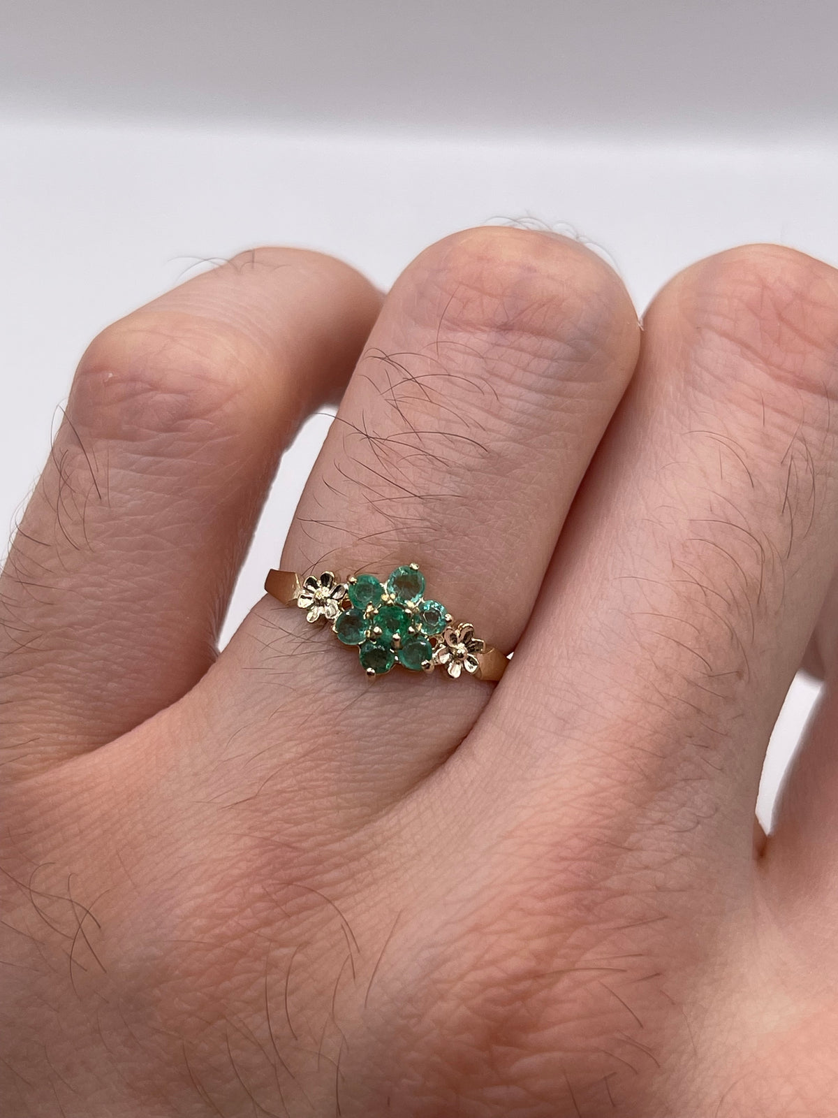 9ct gold emerald cluster ring
