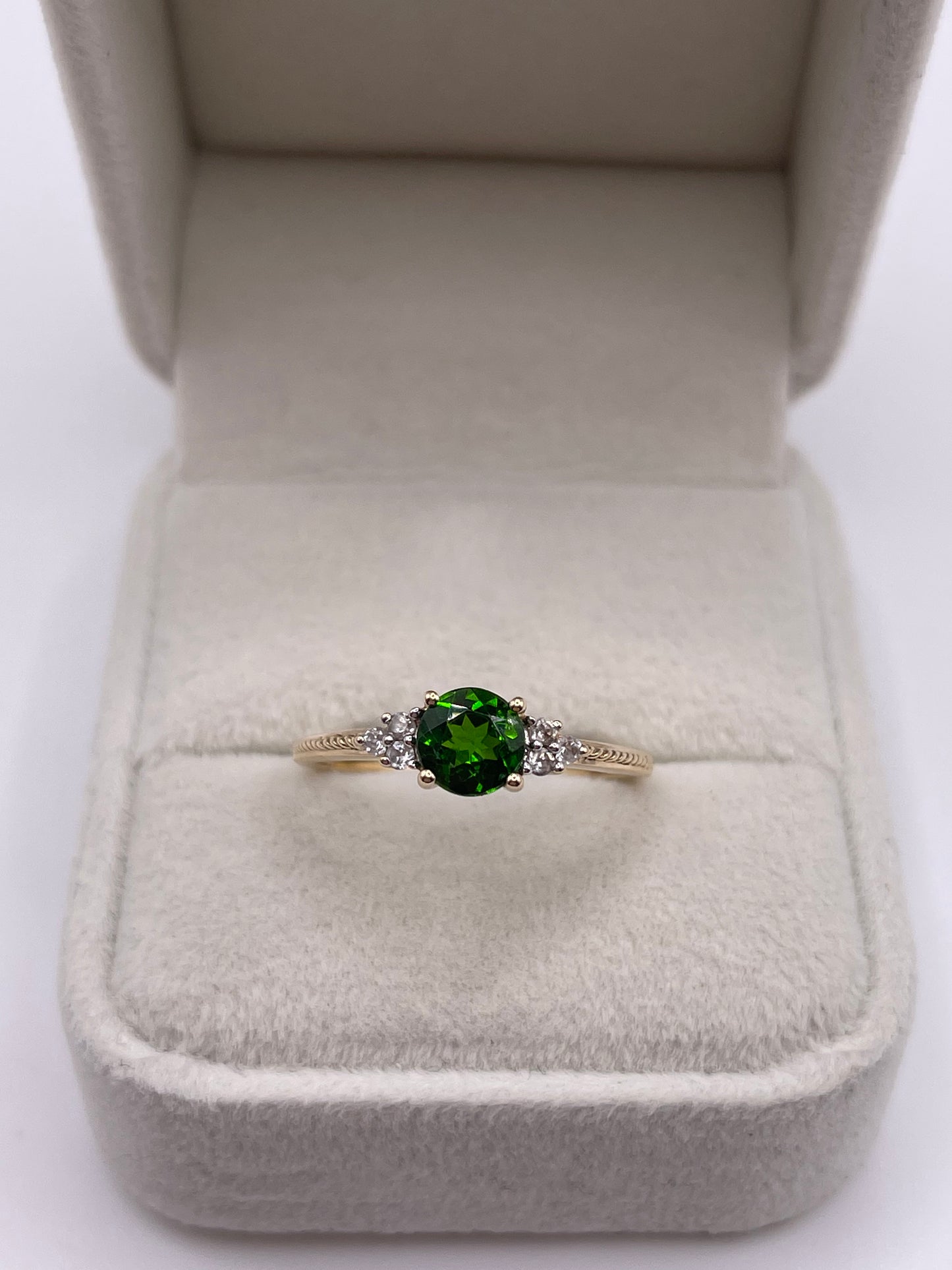9ct gold diopside and zircon ring