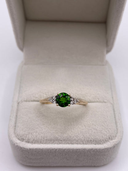 9ct gold diopside and zircon ring