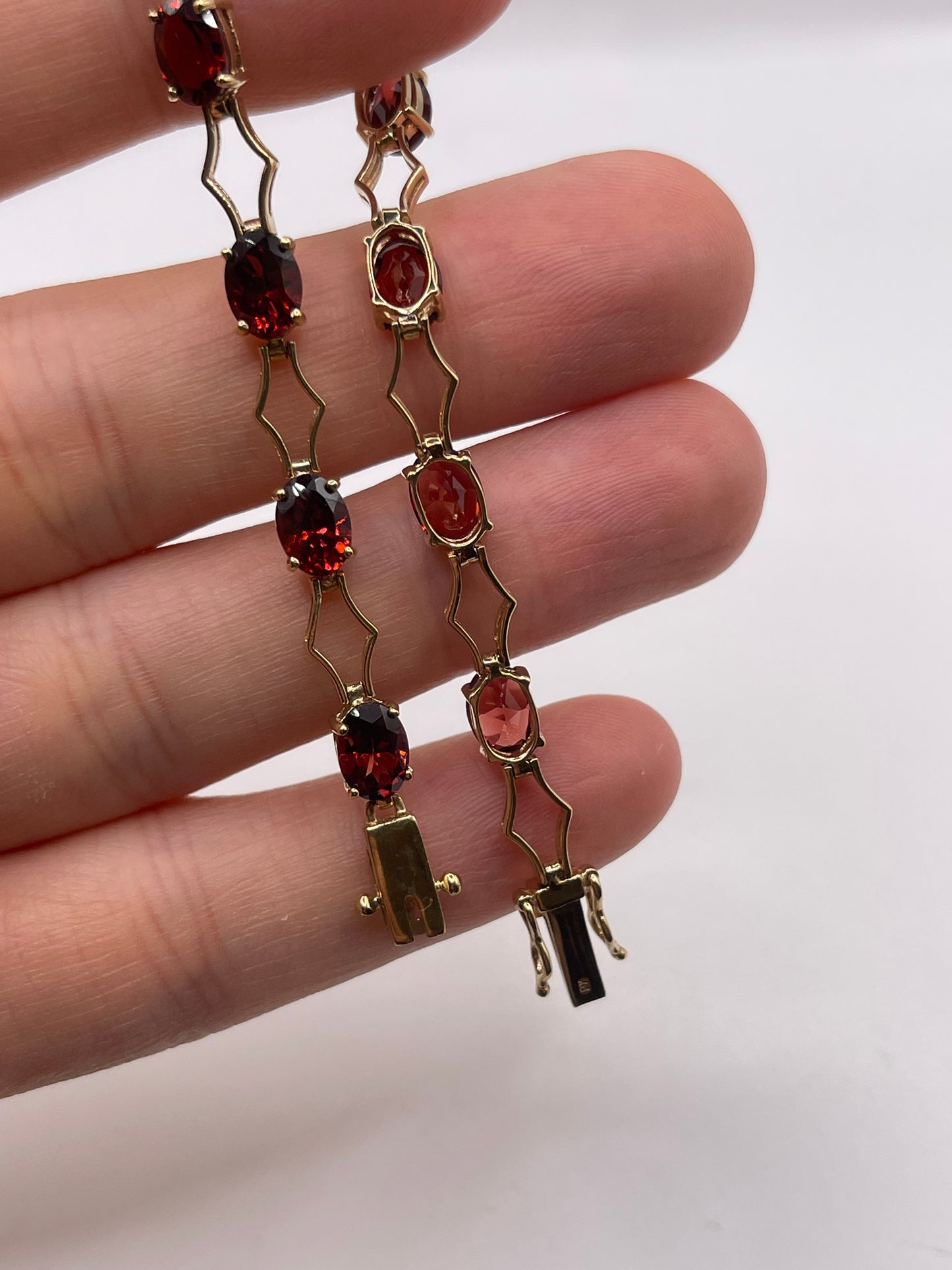 9ct gold garnet bracelet