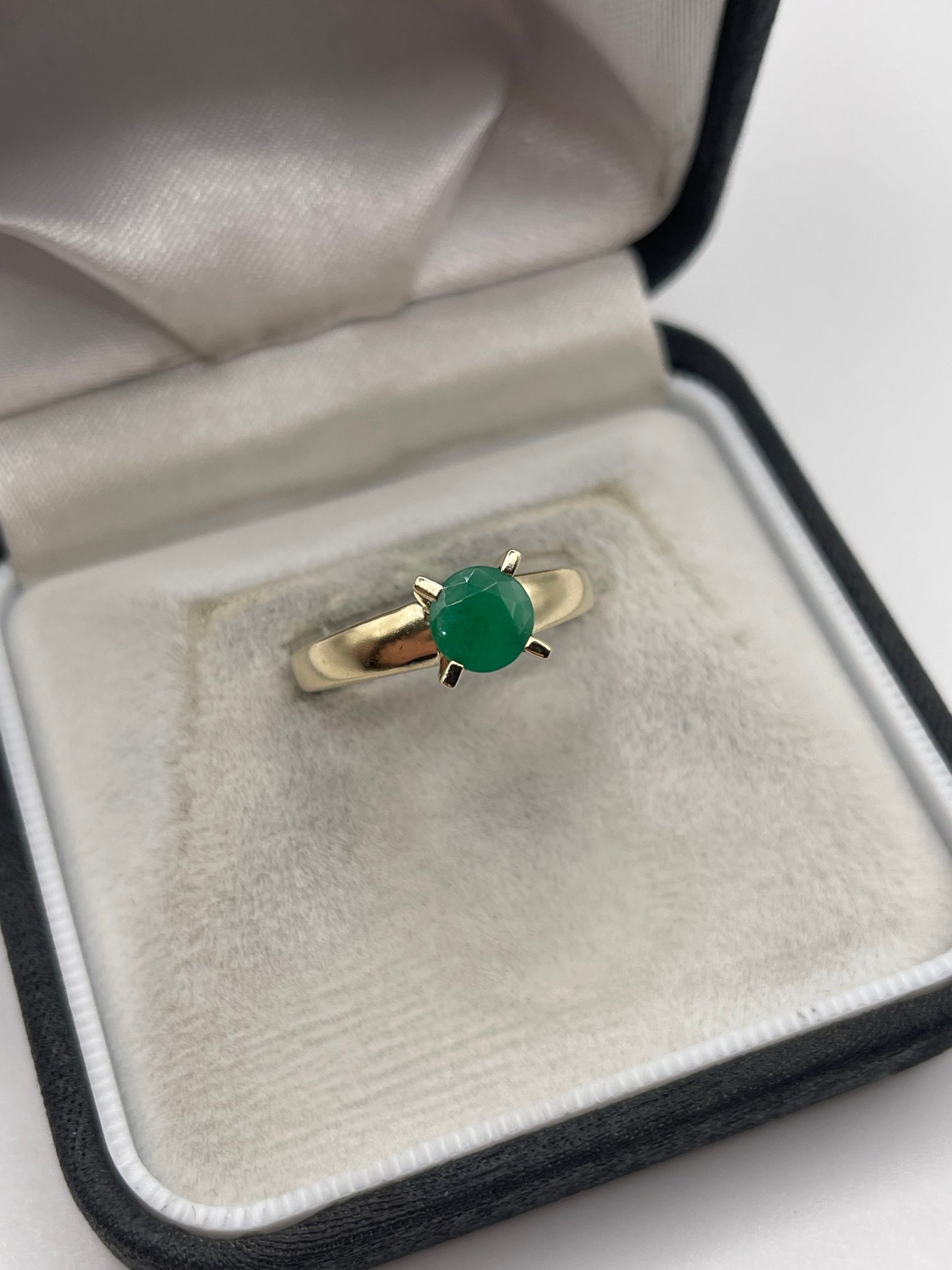 9ct gold emerald ring