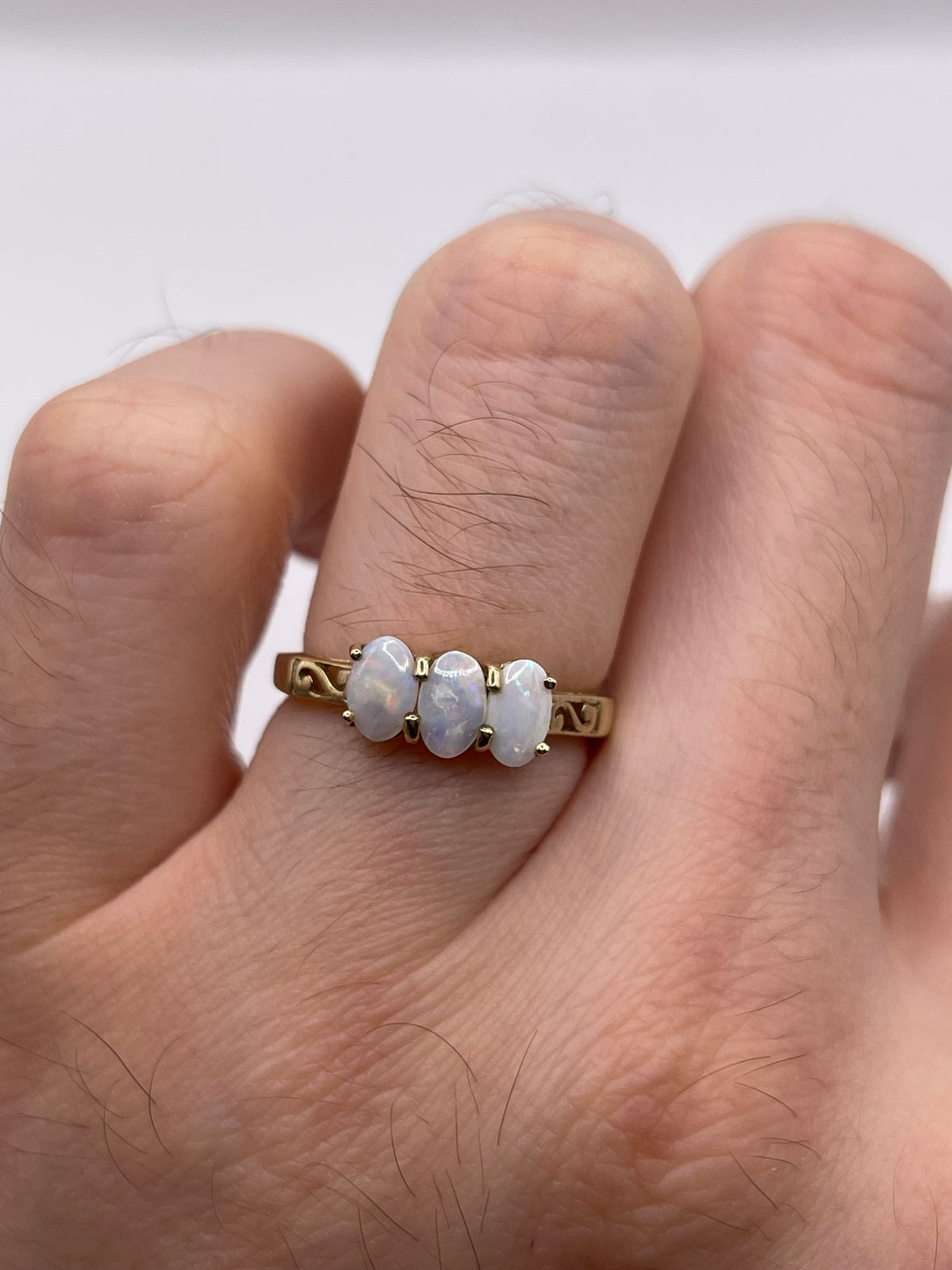 9ct gold opal ring