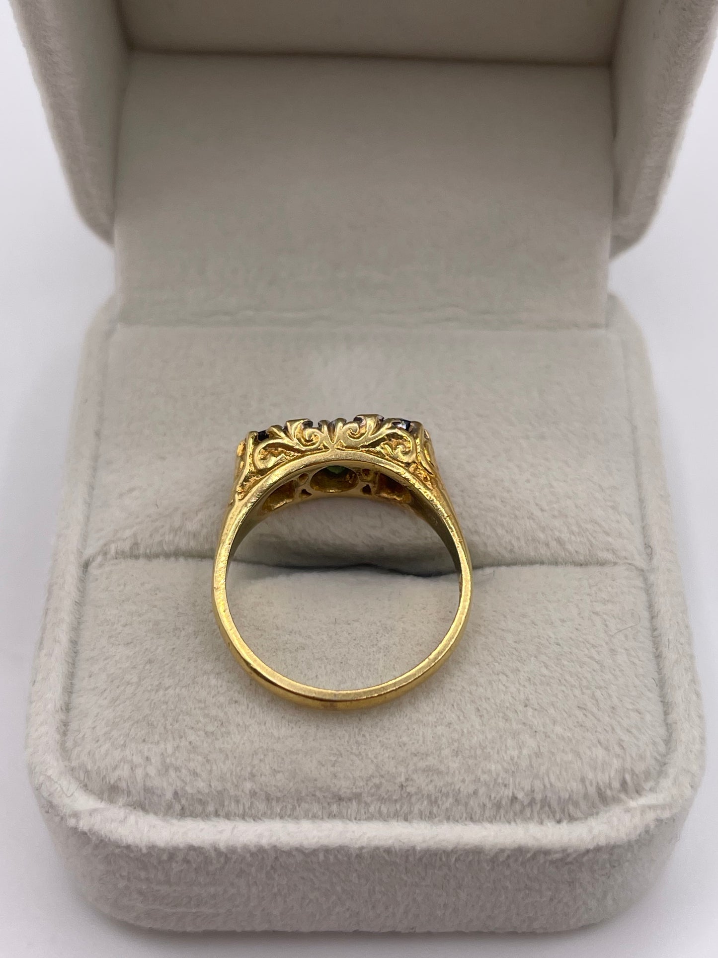 18ct gold sapphire and diamond ring