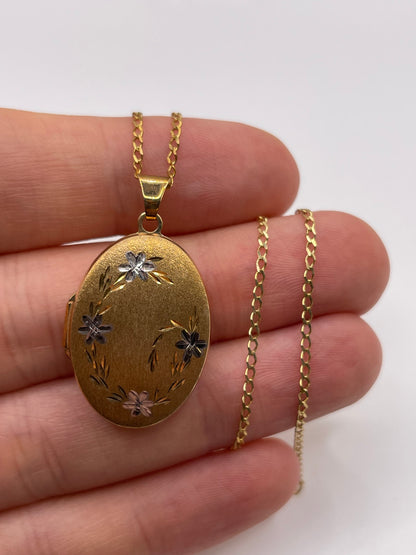 9ct gold locket necklace