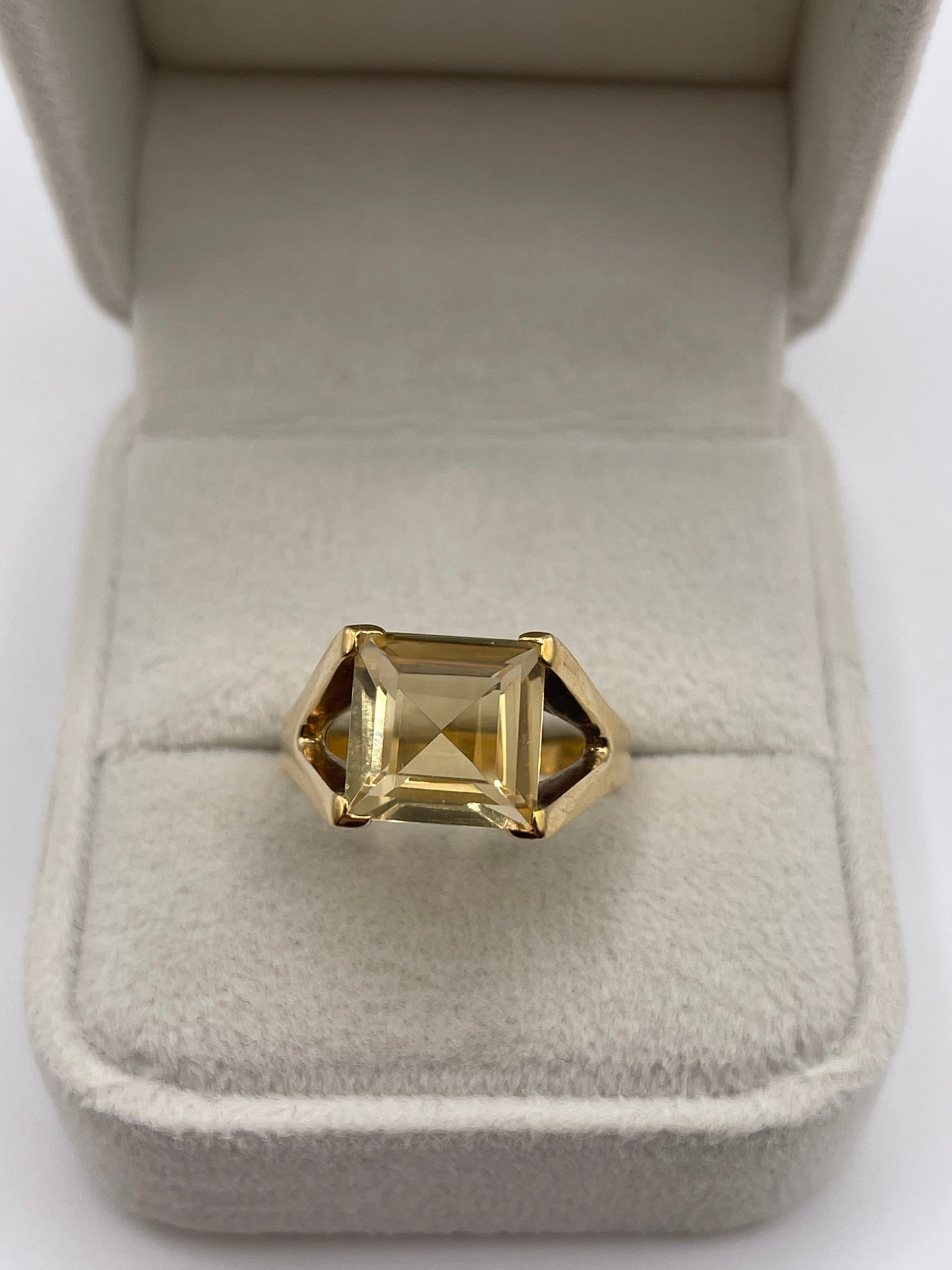 9ct gold citrine ring