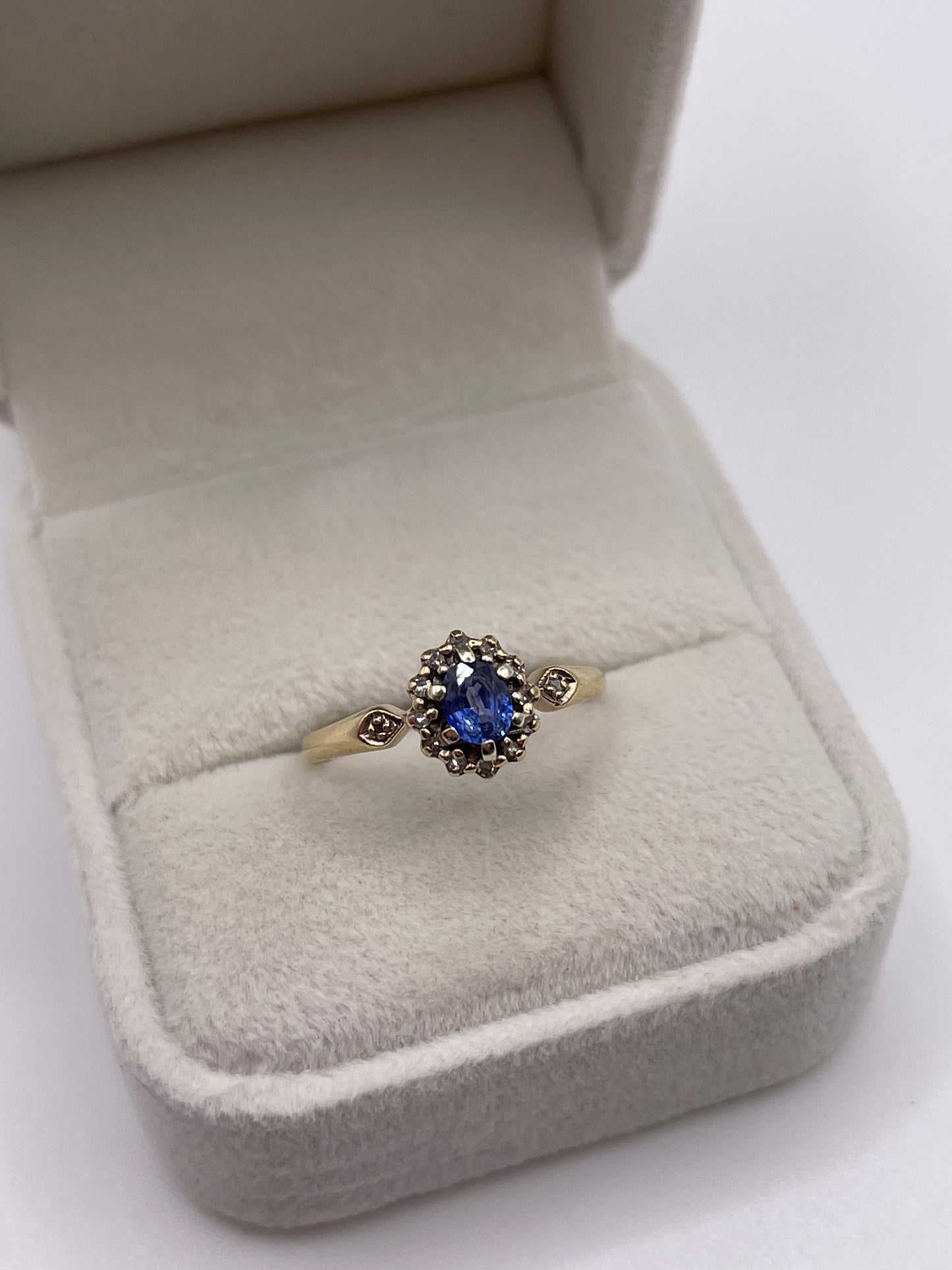 9ct gold sapphire and diamond ring