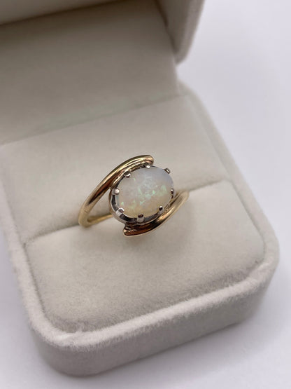 9ct gold opal ring