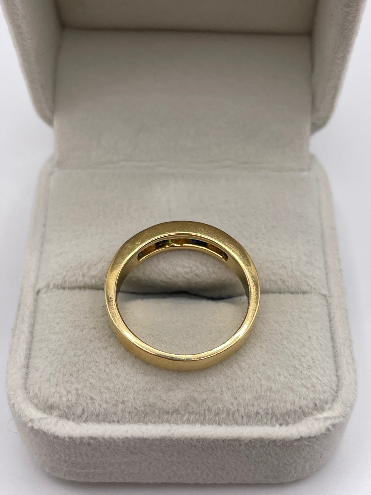 18ct gold sapphire and diamond ring