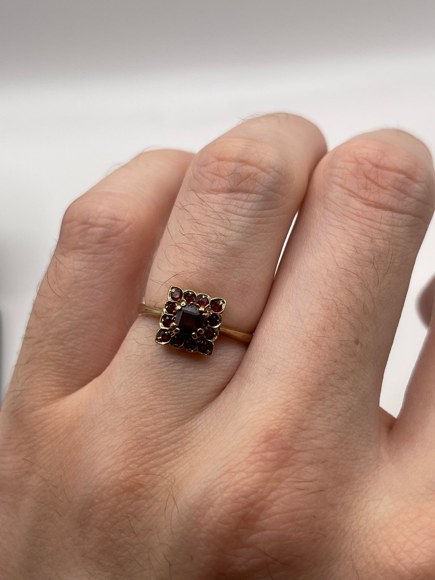 9ct gold garnet cluster ring