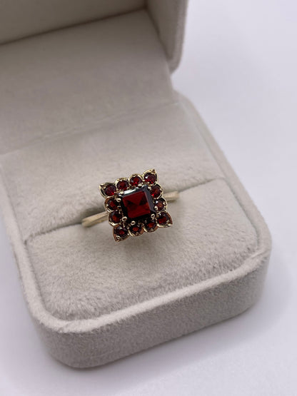 9ct gold garnet cluster ring