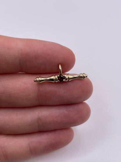 9ct gold garnet t bar pendant