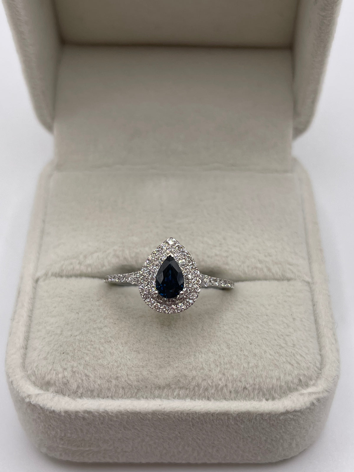 18ct white gold sapphire and diamond ring