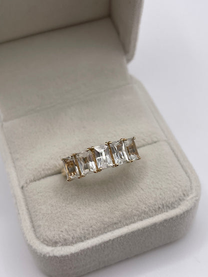 9ct gold quartz ring