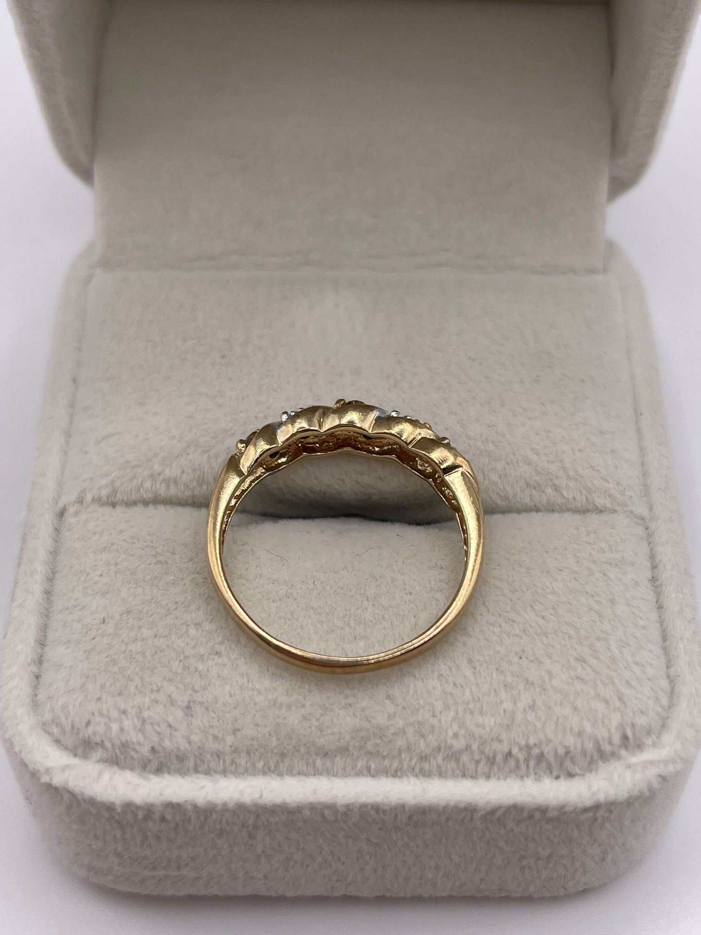 9ct gold sphene and diamond ring