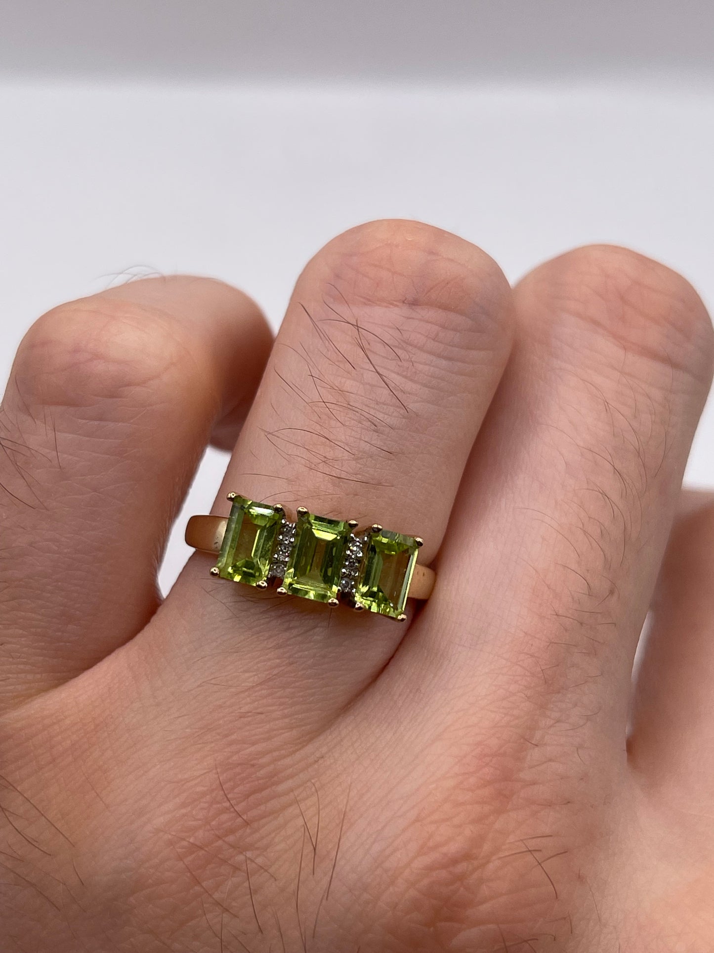 9ct gold peridot and diamond ring