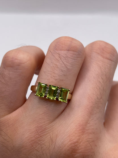 9ct gold peridot and diamond ring