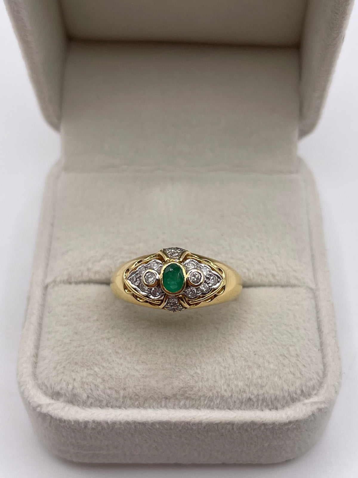 18ct gold emerald and diamond ring