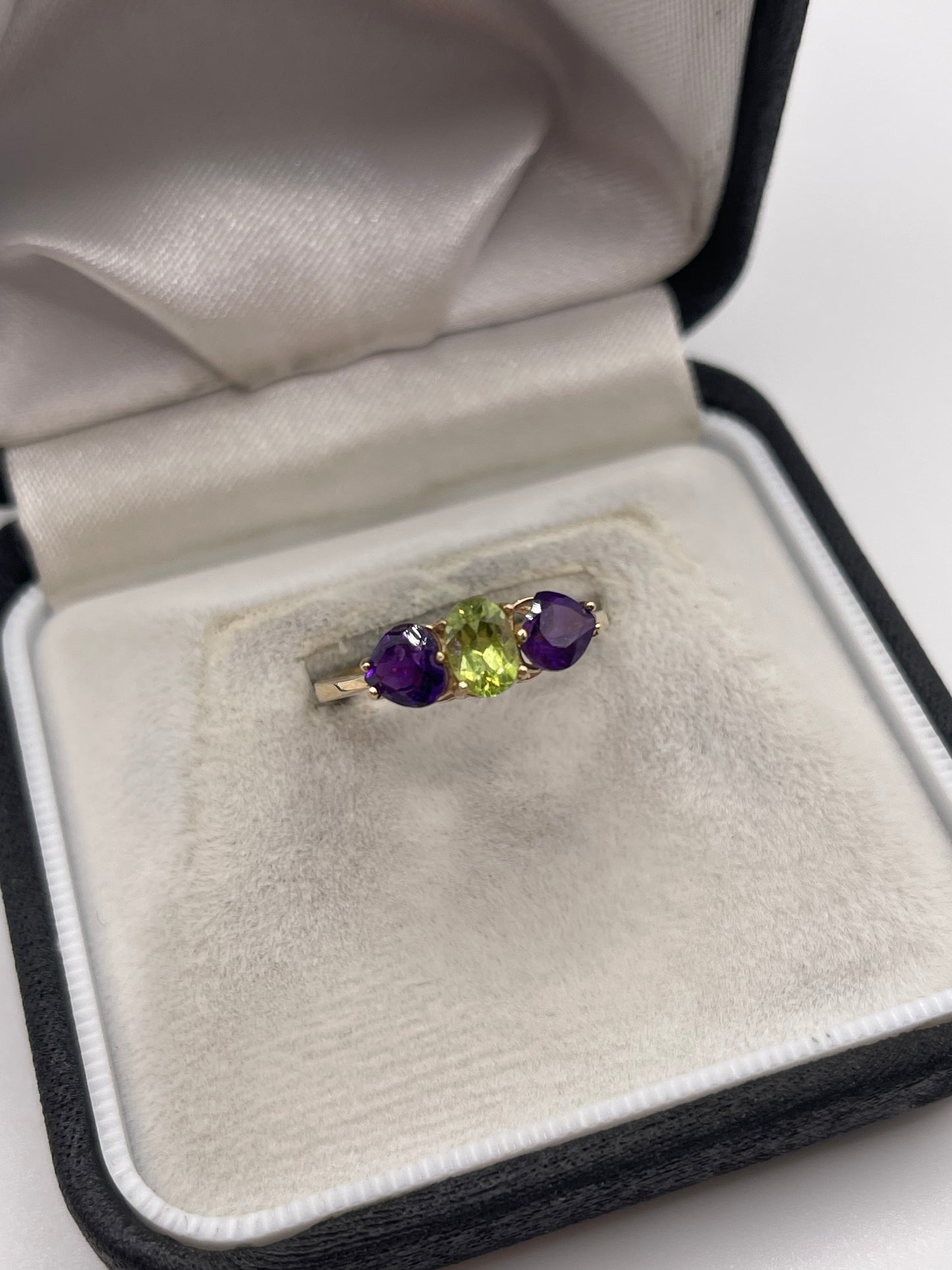 9ct gold peridot and amethyst ring