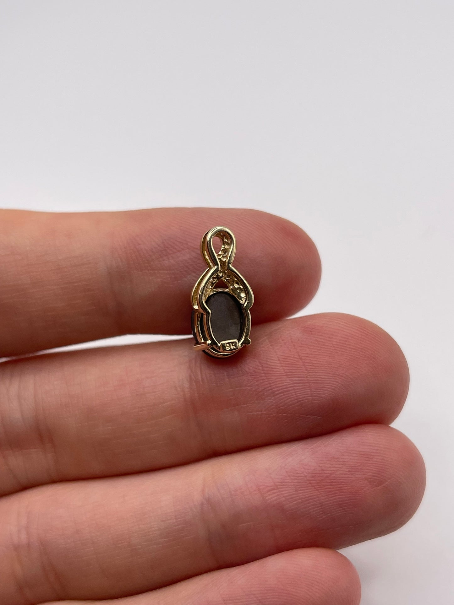 9ct gold star sapphire and diamond pendant