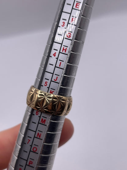 9ct gold patterned band