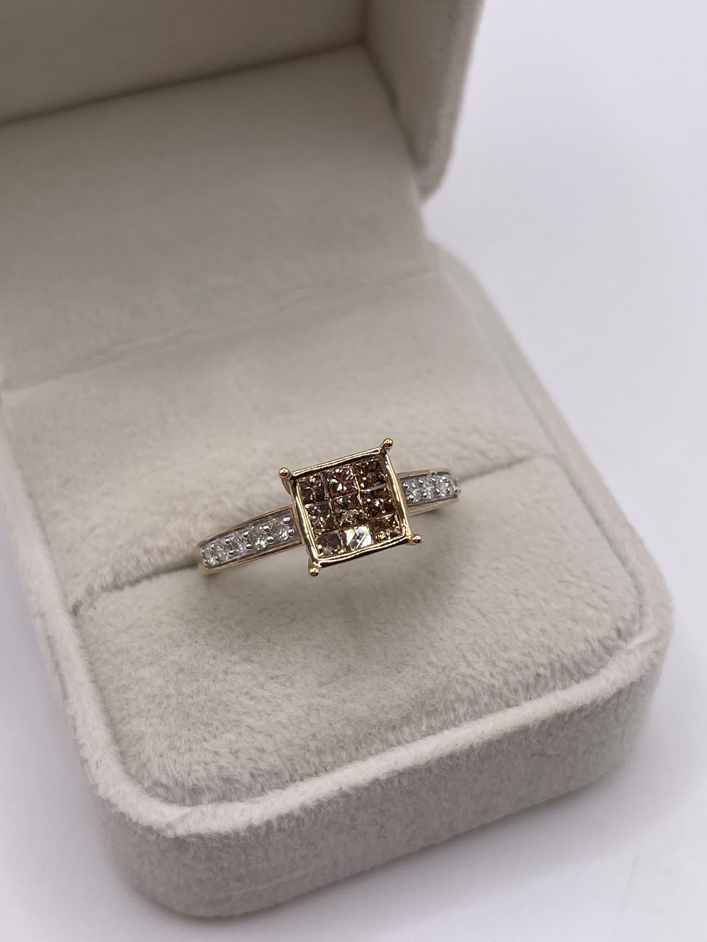 9ct gold diamond cluster ring