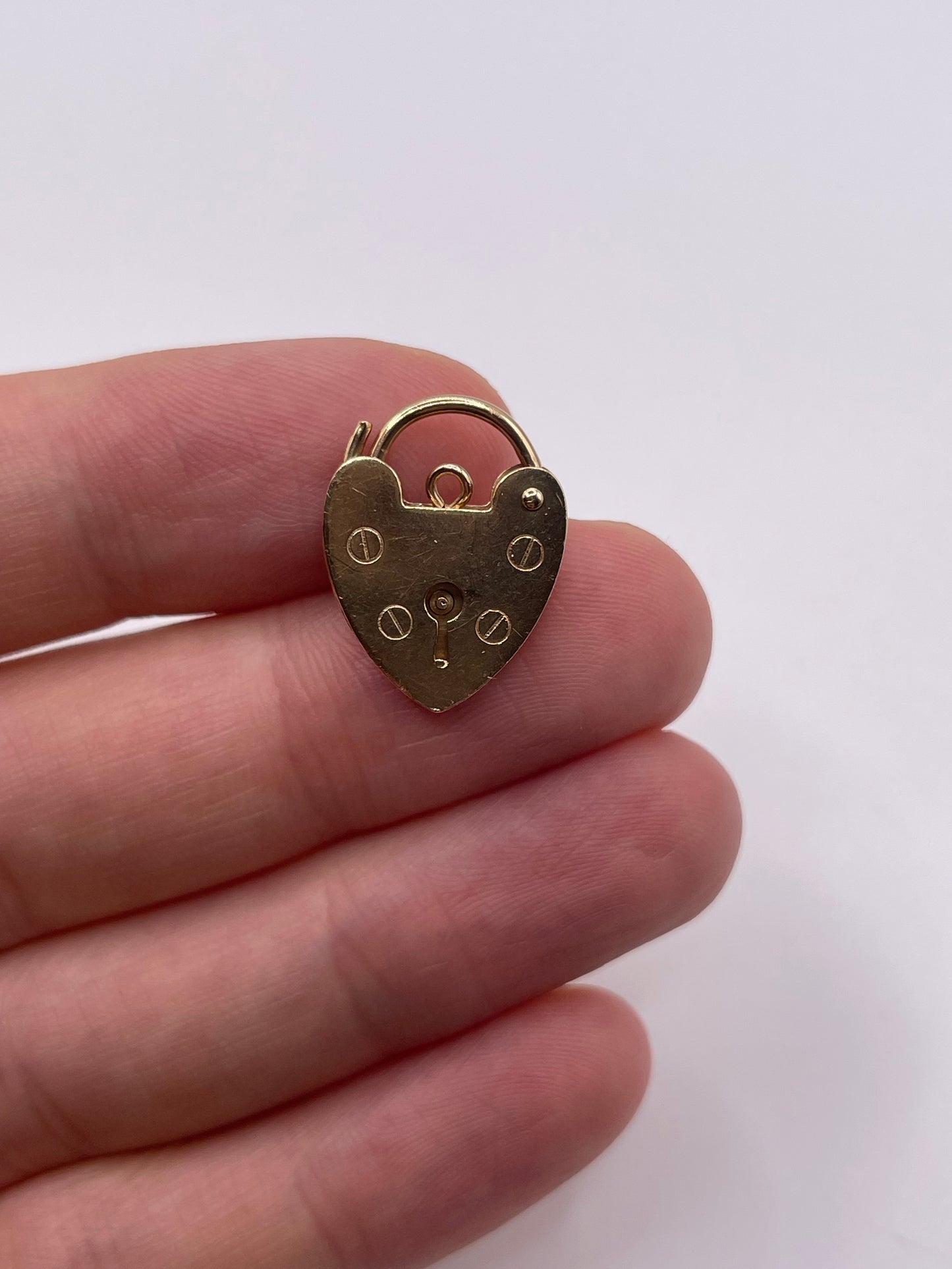 9ct gold padlock 4