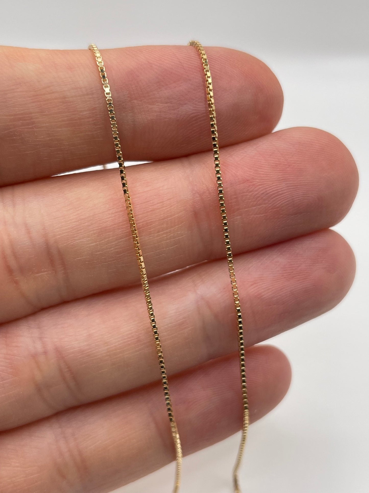 9ct gold chain E