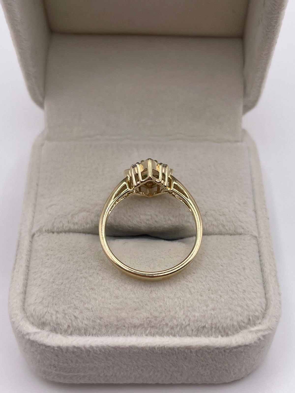 9ct gold emerald and diamond ring