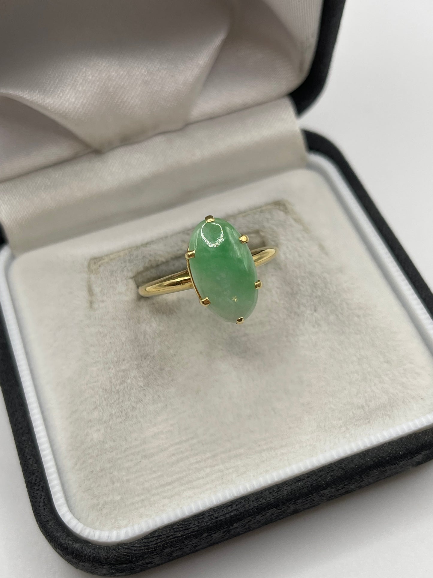 18ct gold jade ring