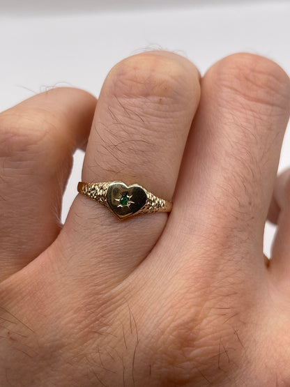 9ct gold emerald heart ring