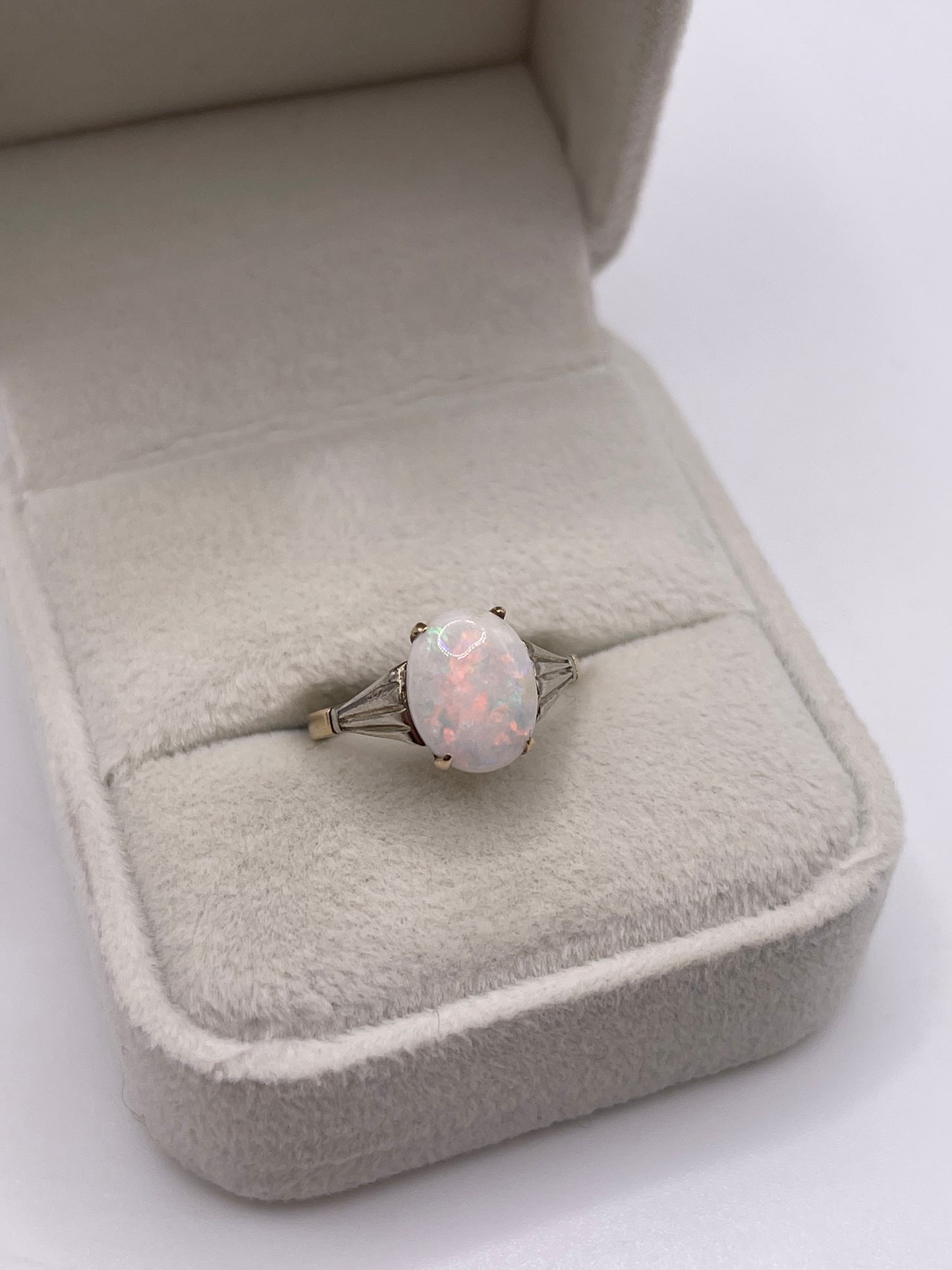 9ct gold opal ring