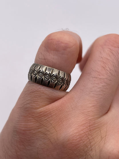 Silver engraved band