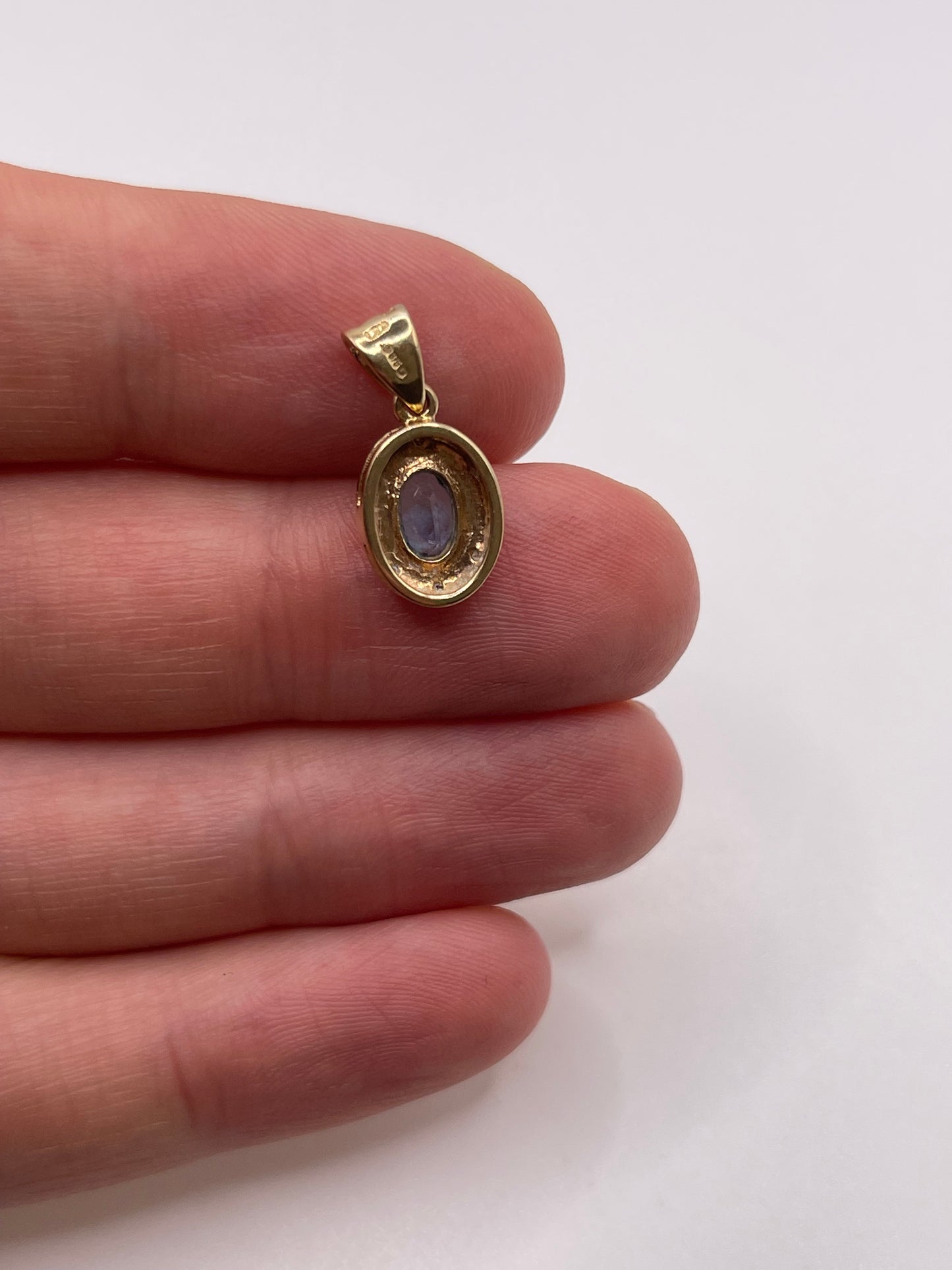 9ct gold topaz and diamond pendant