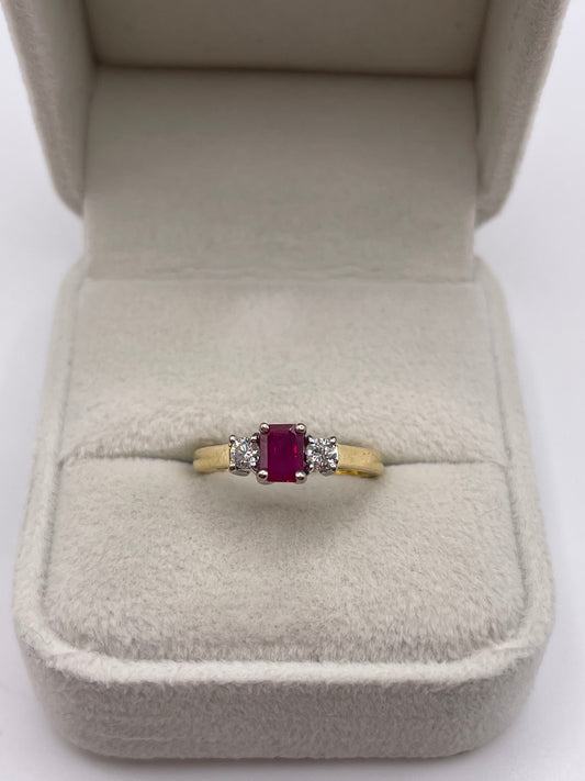 18ct gold sapphire and diamond ring
