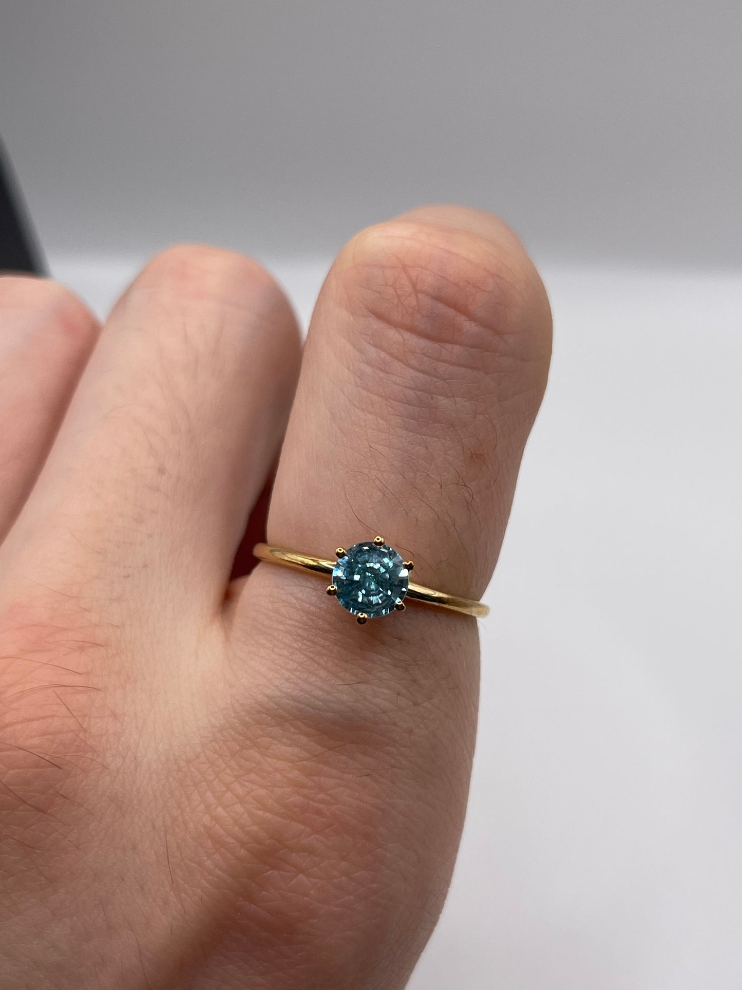 9ct gold blue zircon ring