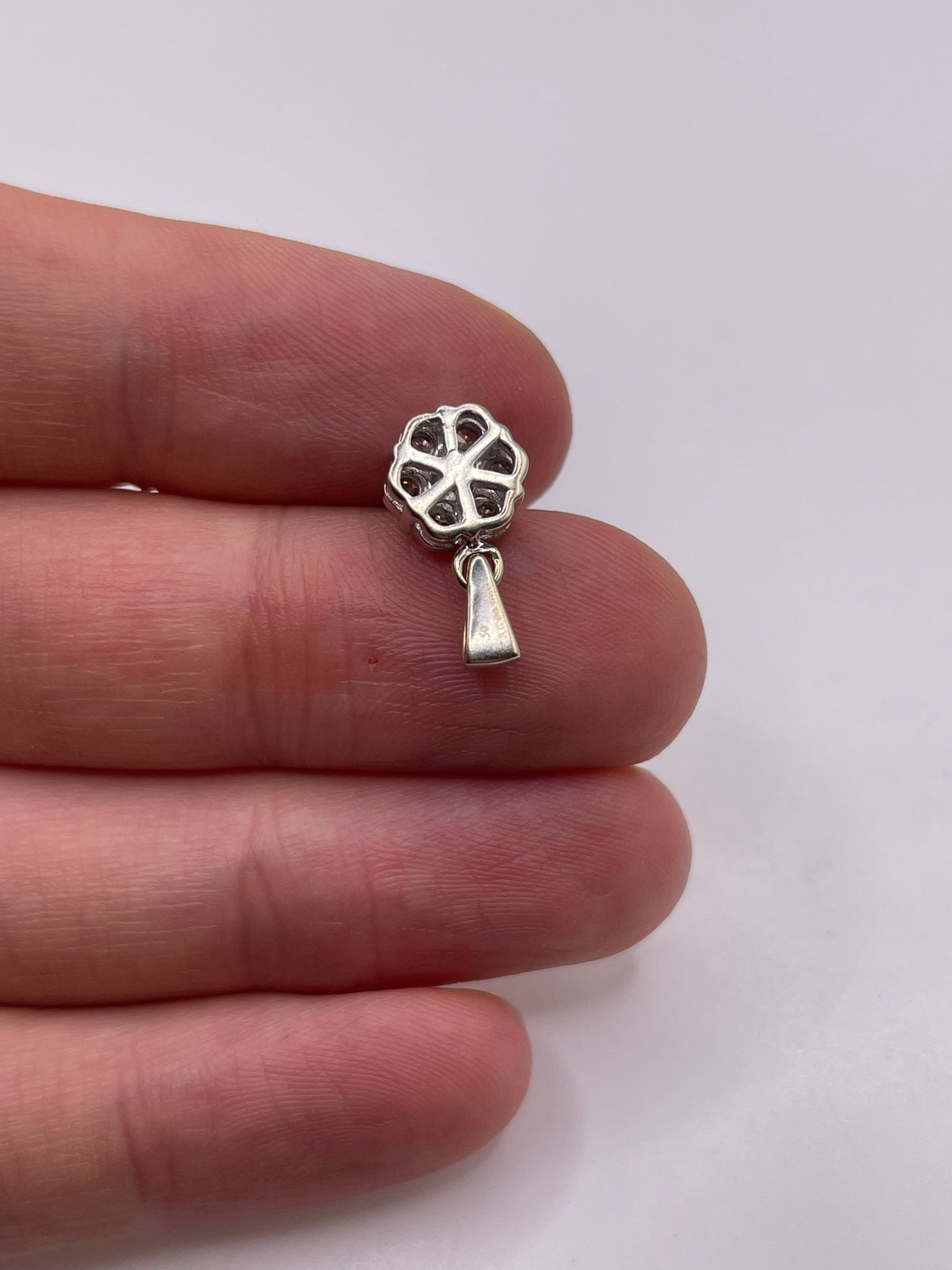 9ct white gold diamond cluster pendant