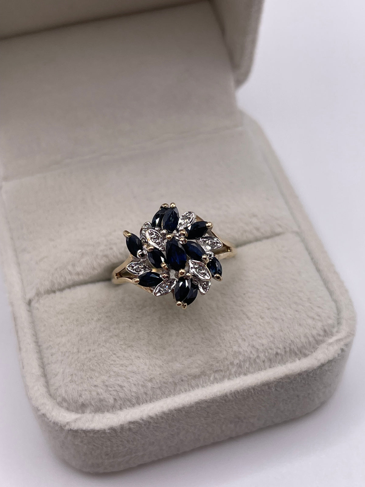 9ct gold sapphire and diamond ring