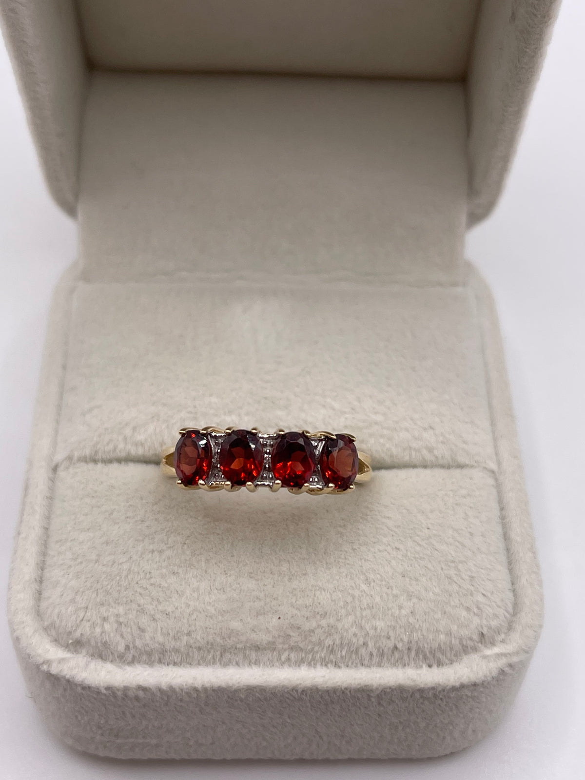 9ct gold garnet and diamond ring