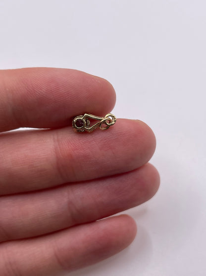 9ct gold ruby orndant