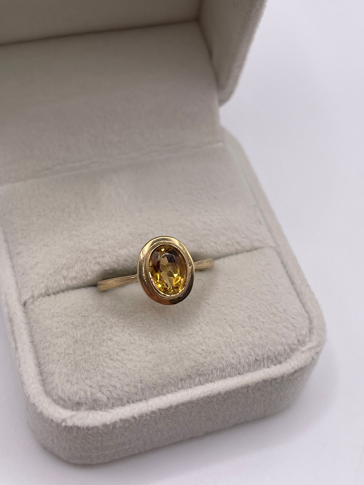 9ct gold citrine ring
