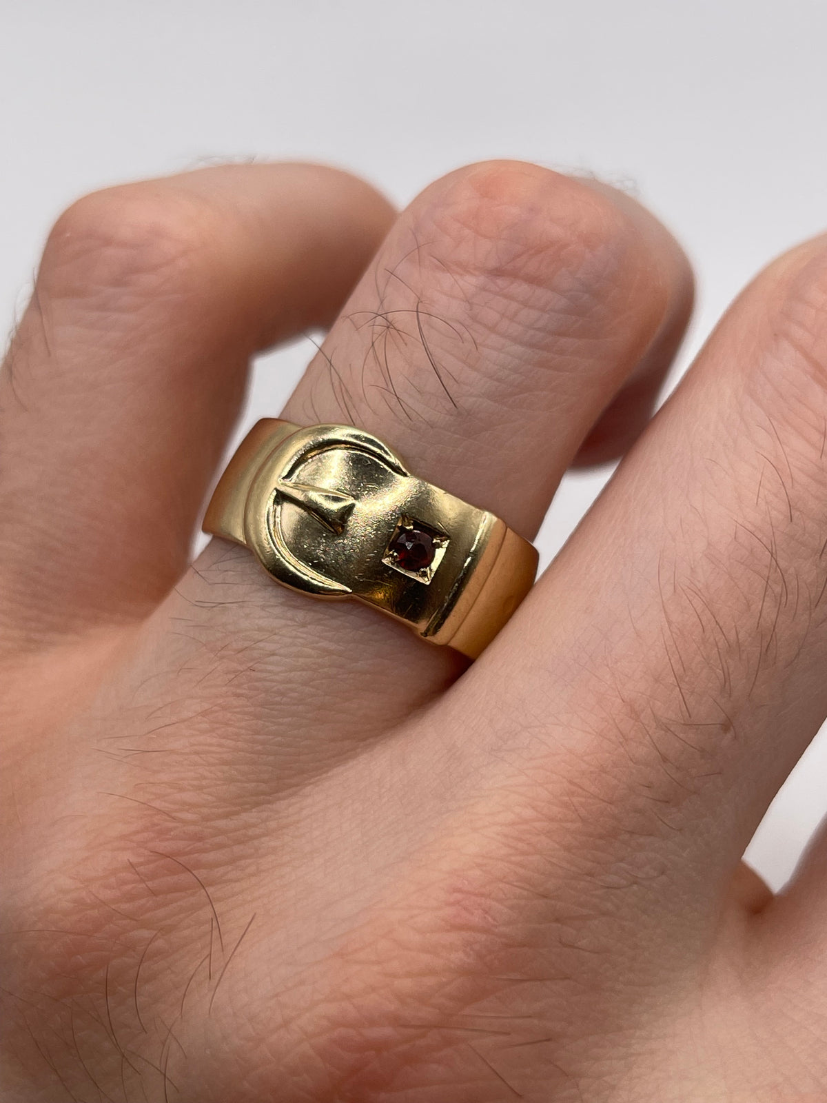 9ct gold garnet buckle ring